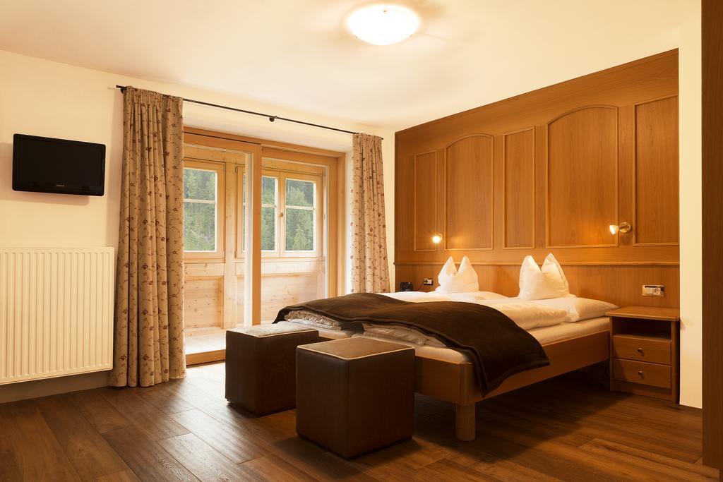 Garni Hotel Geier Santa Cristina Val Gardena Zimmer foto